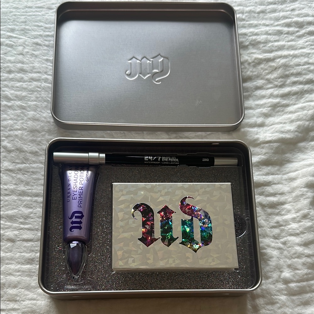 Urban Decay Eye Essentials Set with Purple and Black